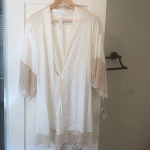 Flora Nikrooz Robe